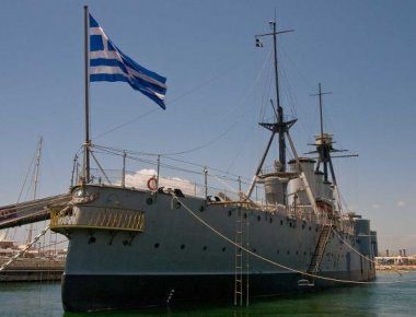 Το Θωρηκτό Αβέρωφ ξεκίνησε το πρώτο του ταξίδι μετά από 14 χρόνια στο Τροκαντερό! (βίντεο)